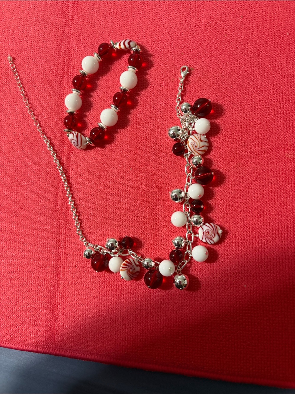 Red and White Beaded Necklace and Bracelet Set nice for Christmas or Valentines - Picture 7 of 10